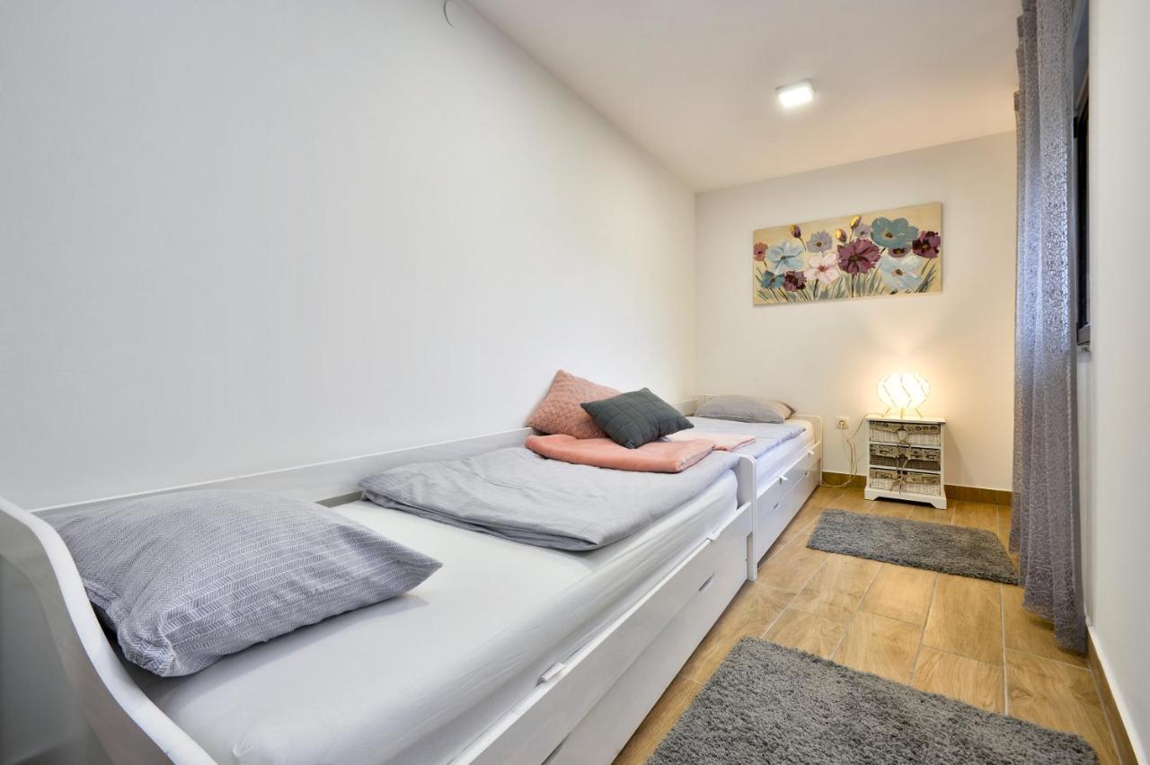 Florek & Florica Apartment Krizevci Bagian luar foto